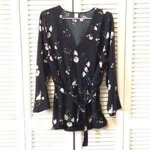 Old Navy Black/Floral Print Long Sleeves Blouse